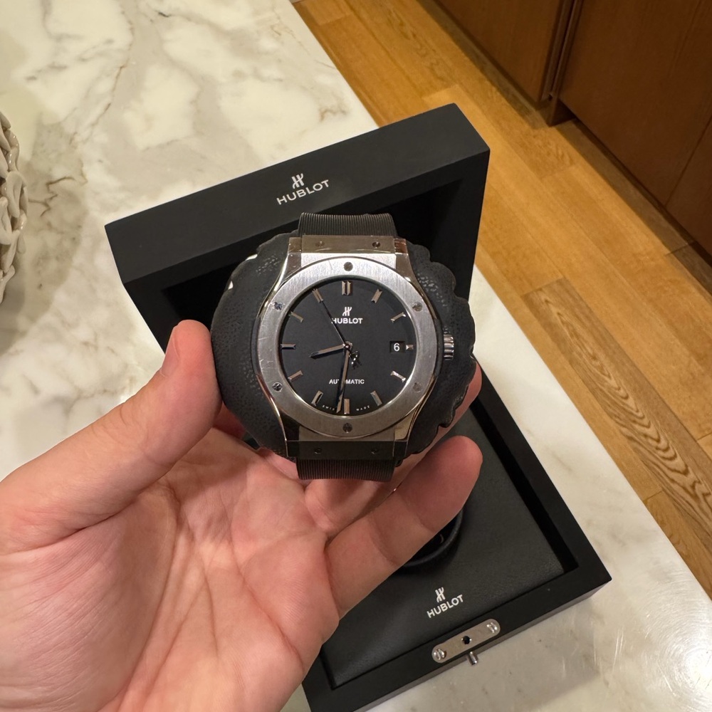 Hublot Men's Watch in Black and Silver